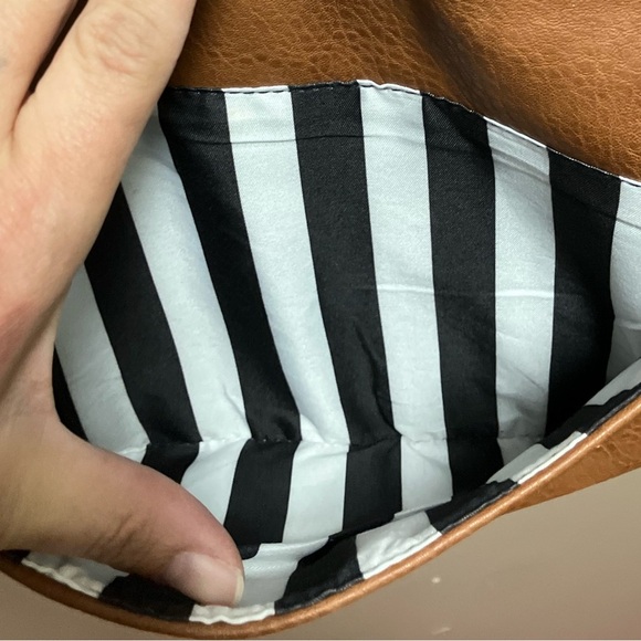 Elegant Tan Leather Clutch - Picture 5 of 5